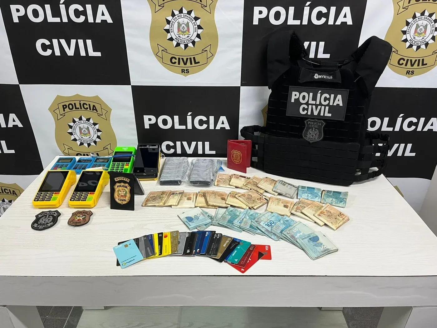 Quadrilha troca cartões de vítimas e causa prejuízo de até R$ 60 mil por pessoa, aponta PCRS