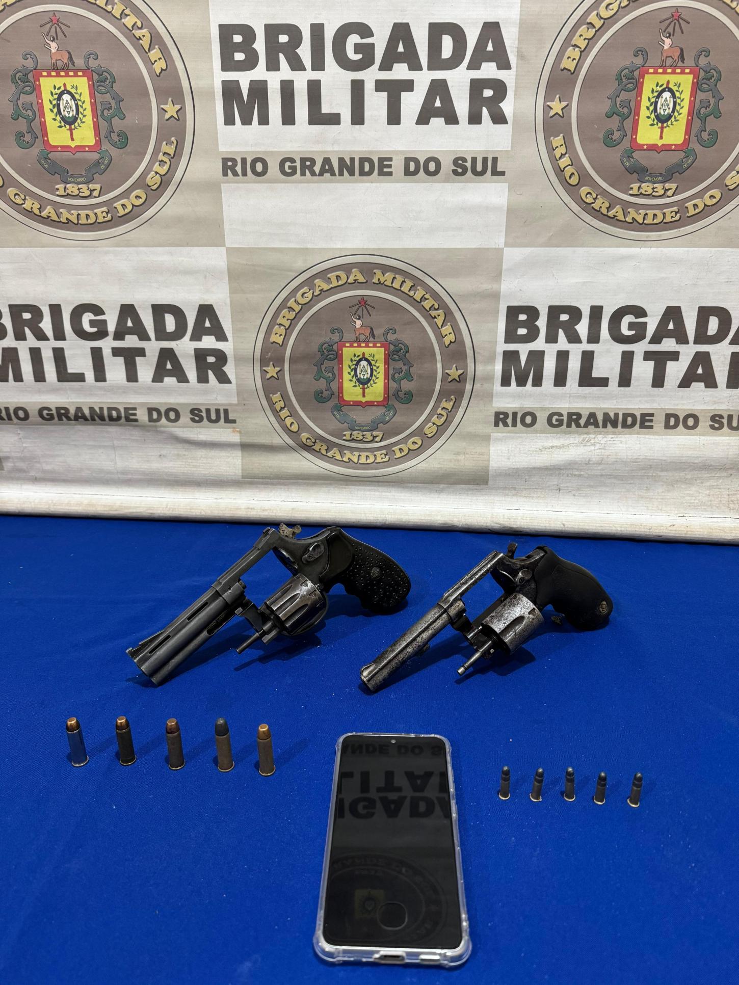 Dupla é detida por porte ilegal de arma de fogo em São Jerônimo