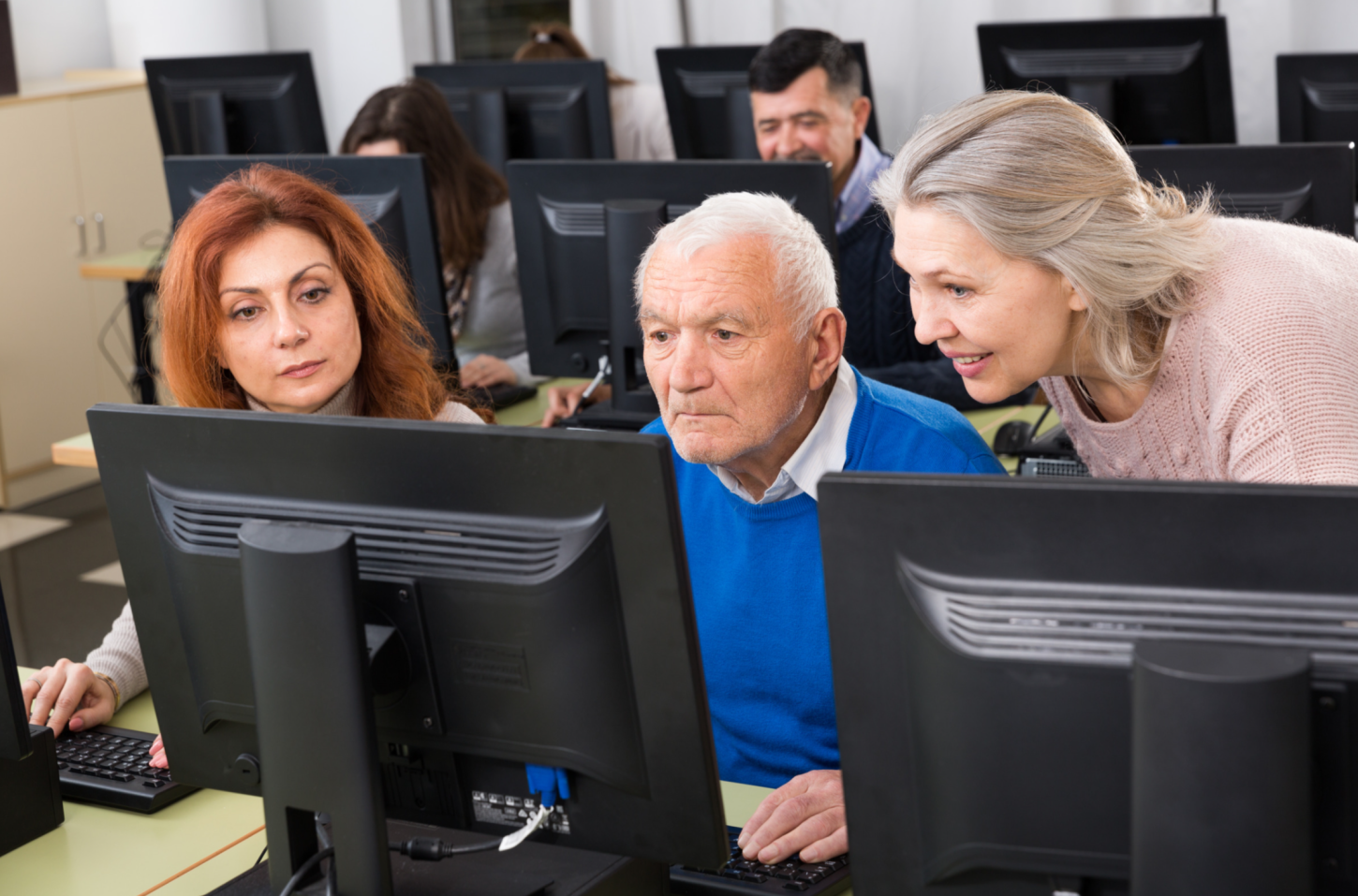 Escola em Guaíba oferece cursos gratuitos de informática e segurança digital para pessoas com mais de 60 anos