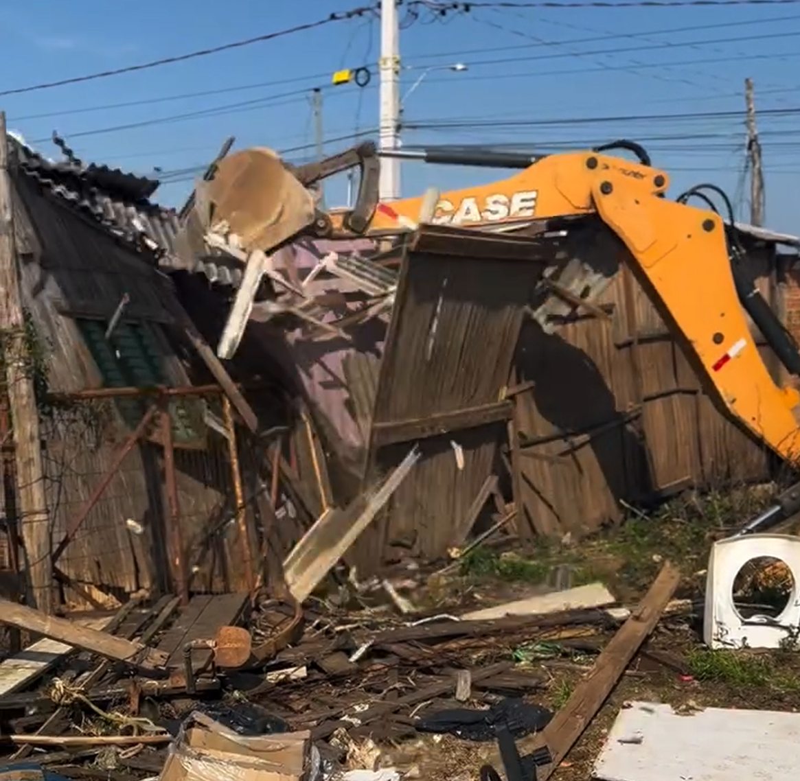 Famílias do bairro Ipê são realocadas e antigas moradias começam a ser demolidas em Guaíba