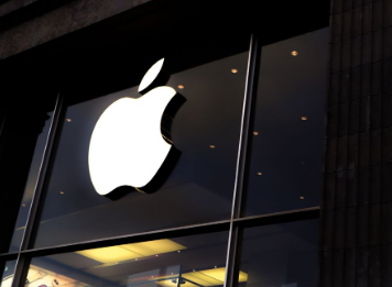 Homem processa Apple alegando ter “virado gay” após mensagem recebida em aplicativo