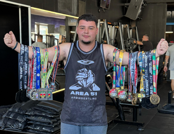 Jovem de Gravataí é destaque na Luta de Braço e conquista medalhas no Pan-Americano
