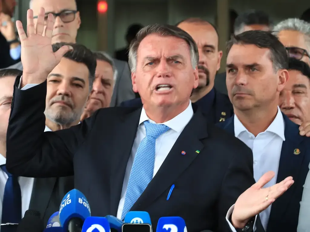 Justiça condena Bolsonaro a pagar R$ 150 mil por declaração envolvendo adolescentes venezuelanas
