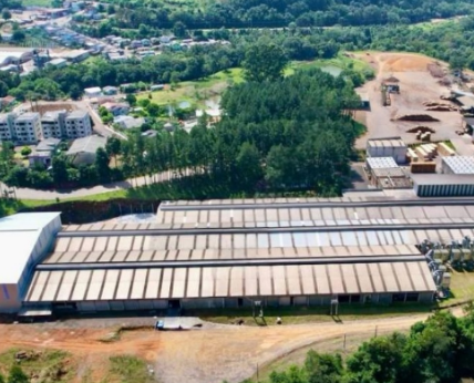 Tarifaço dos EUA contra o Brasil paralisa indústria em SC e afeta mais de 650 trabalhadores