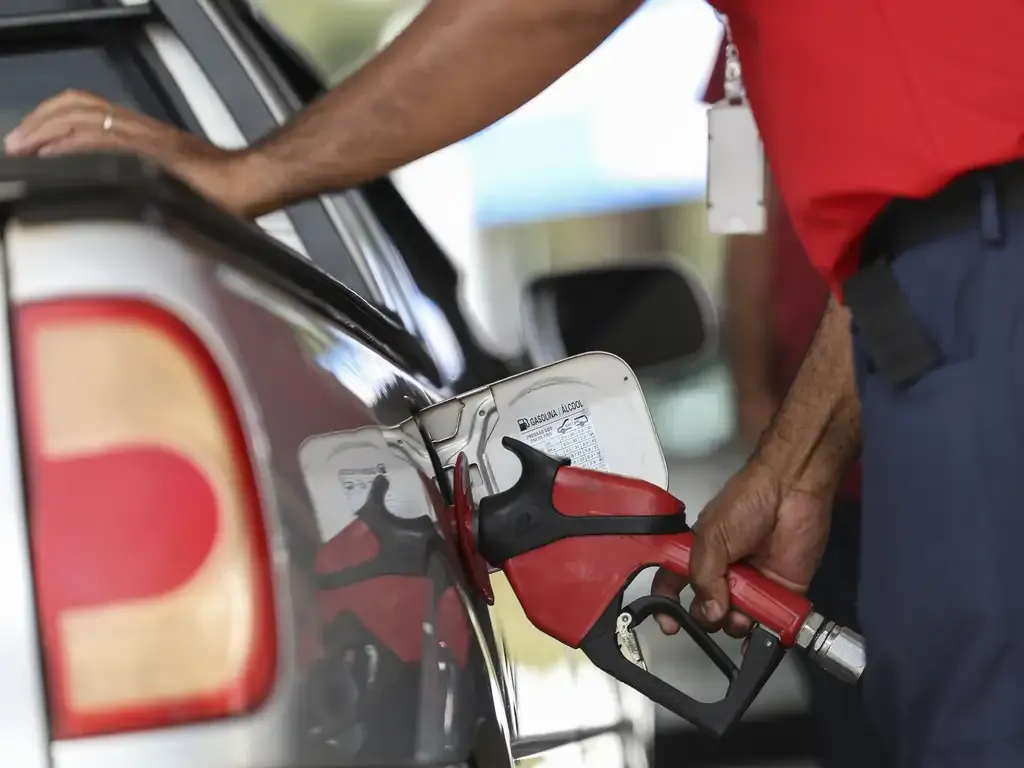 Aumenta a partir desta sexta-feira, a mistura de etanol na gasolina e de biodiesel no diesel