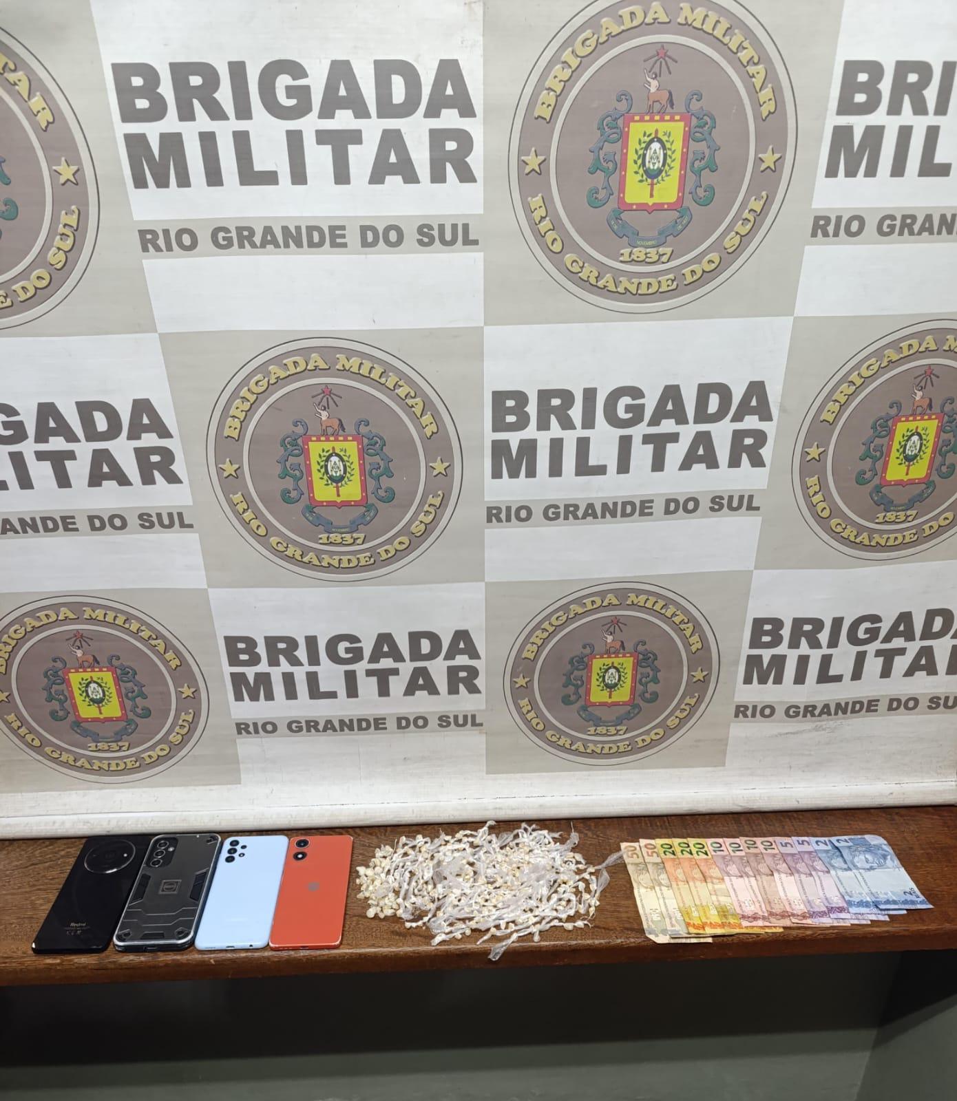 Brigada Militar prende três pessoas por tráfico de drogas em Charqueadas
