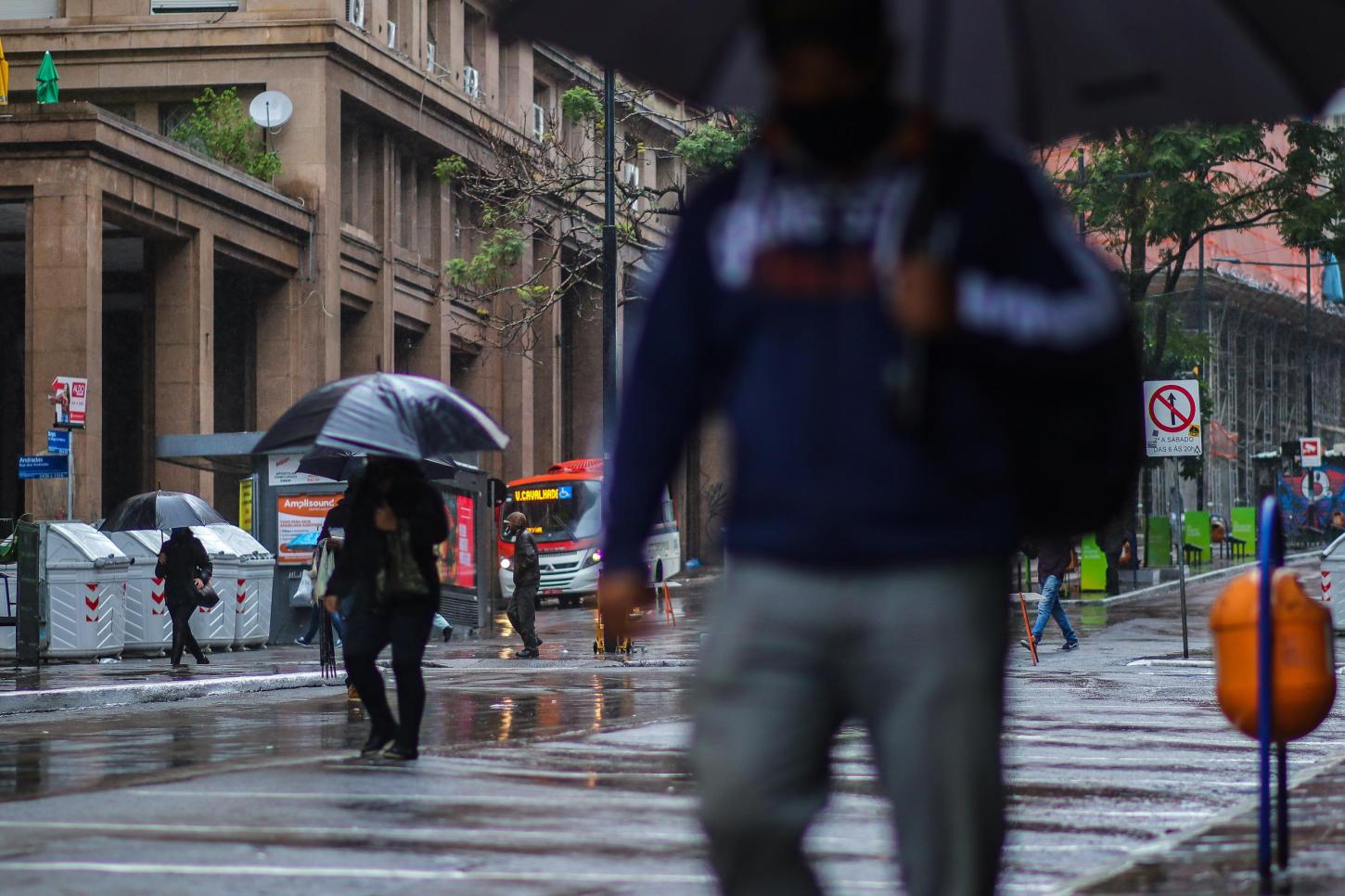 Ciclone extratropical traz risco de temporais e ventos de até 100 km/h no RS nesta terça-feira