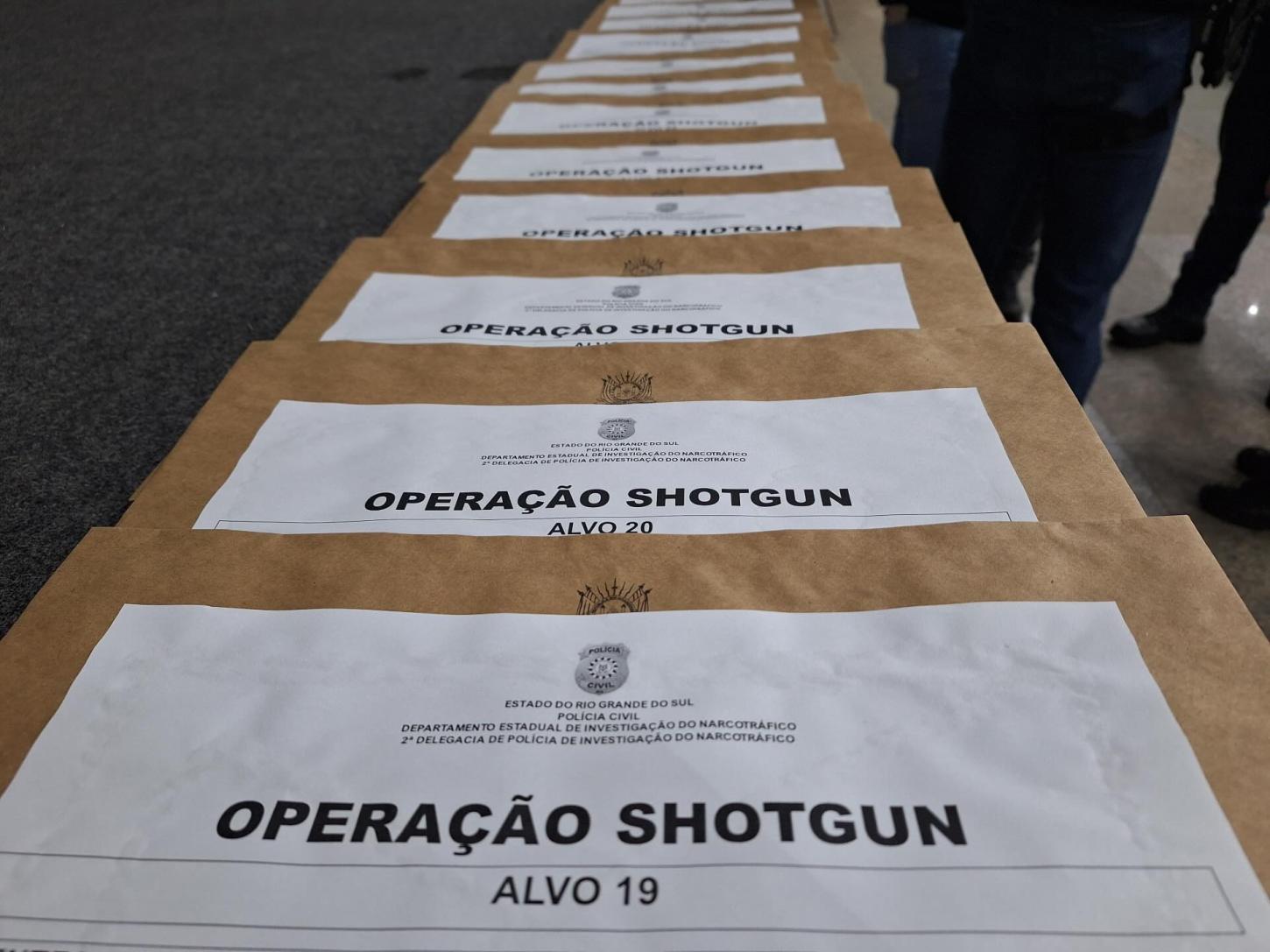Inspetor é baleado durante megaoperação que prendeu 29 suspeitos no RS