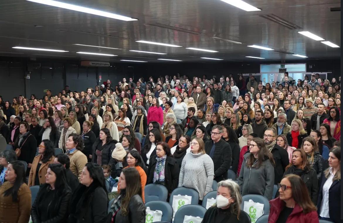 Profissionais da educação de Guaíba participam de seminário com foco em práticas pedagógicas e inclusão