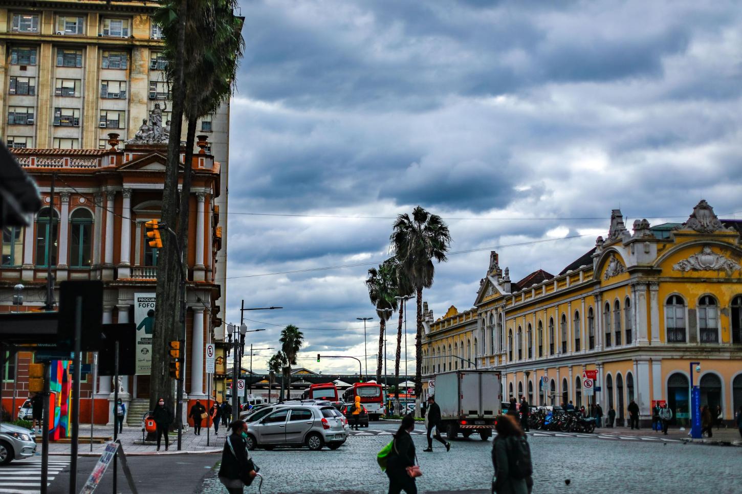 Temperaturas baixas e possibilidade de chuva fraca marcam a quinta-feira no RS