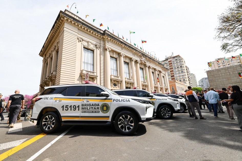 Governo do RS entrega 264 viaturas e equipamentos para forças de segurança