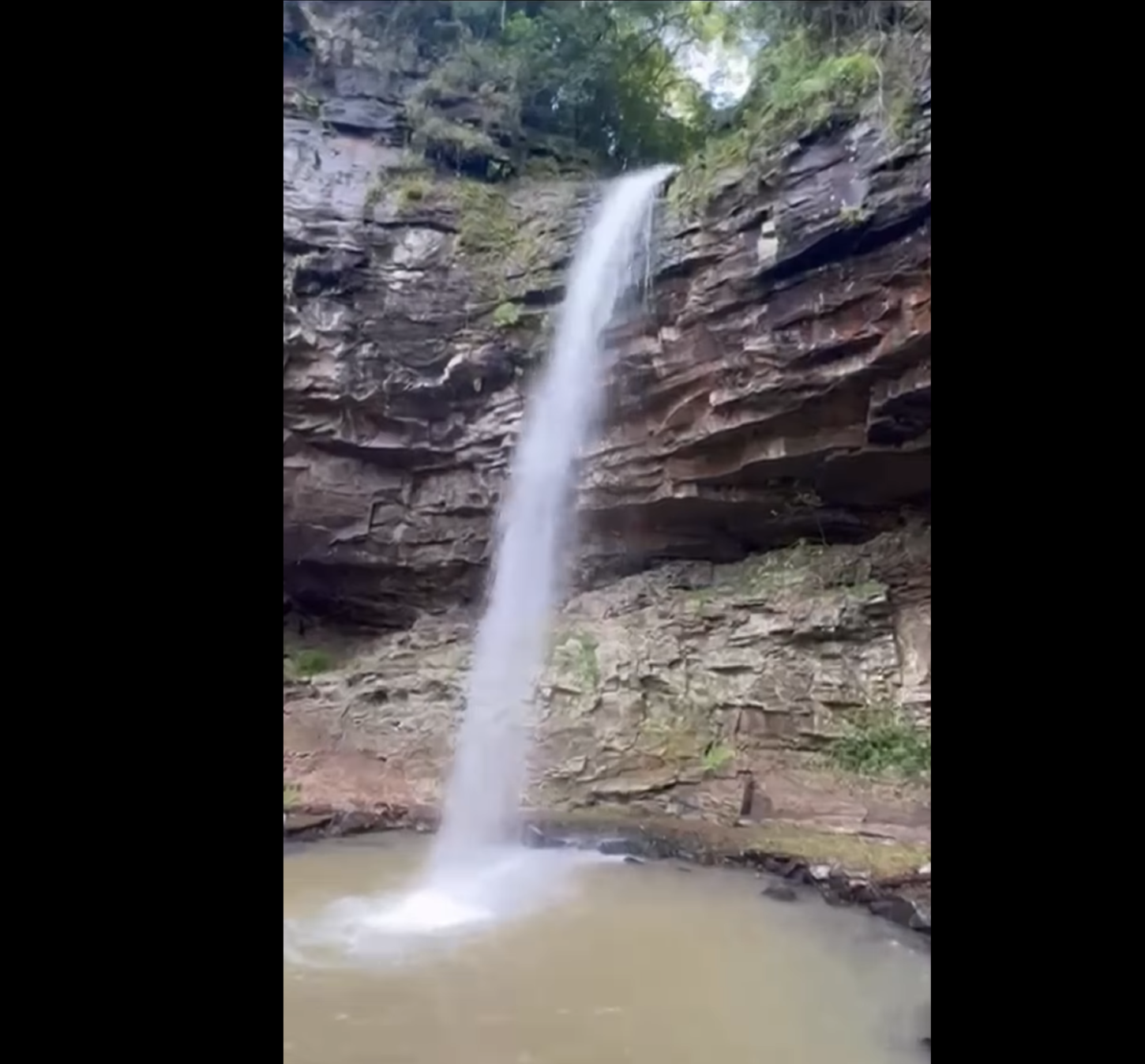 Homem morre após cair de cachoeira tentando tirar selfie em Igrejinha