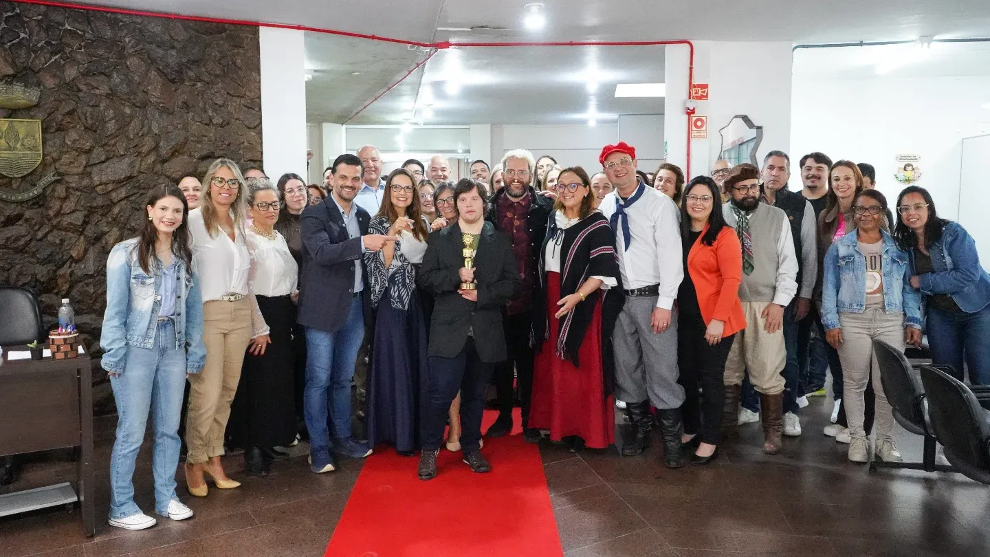 Irmãos Rubert recebem homenagem na Prefeitura de Guaíba após três prêmios no Festival de Gramado