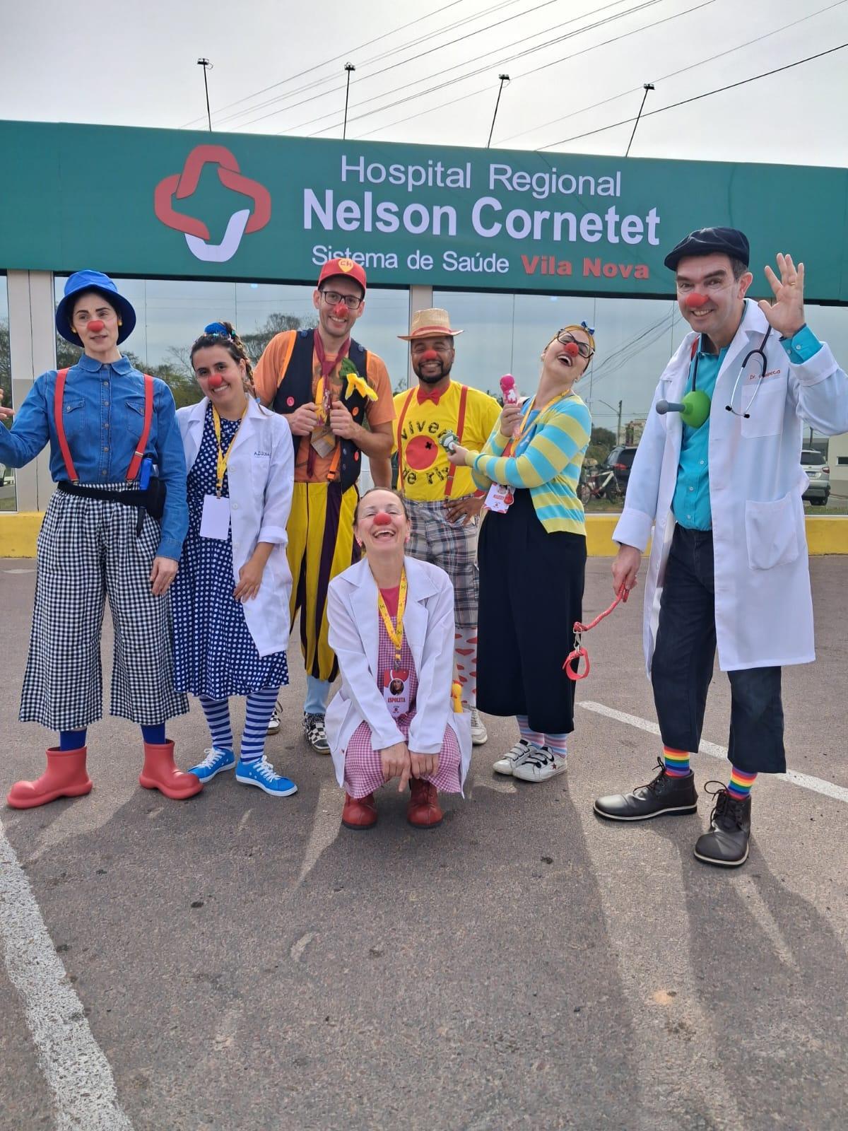 Palhaços da ONG Viver de Rir levam acolhimento e alegria ao Hospital Nelson Cornetet, em Guaíba
