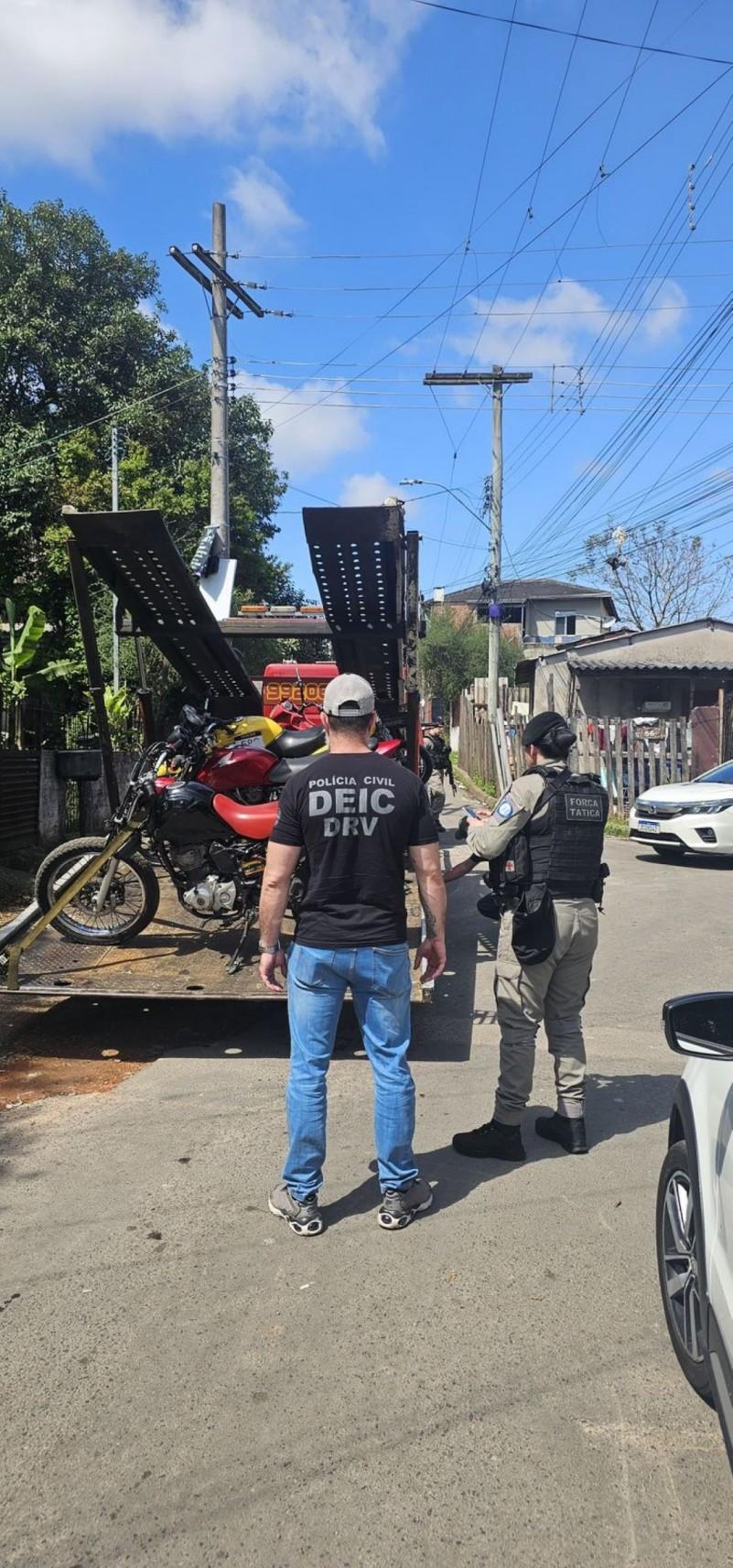 Operação policial prende seis suspeitos por roubo e furto de motocicletas em Porto Alegre