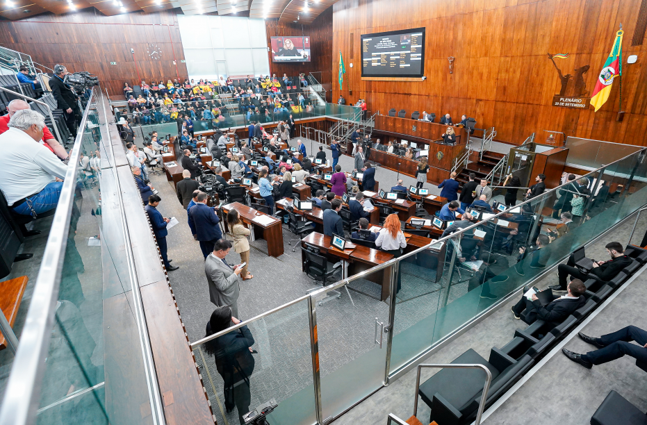 Assembleia do RS aprova programa de bonificação por metas para servidores e alunos da rede estadual