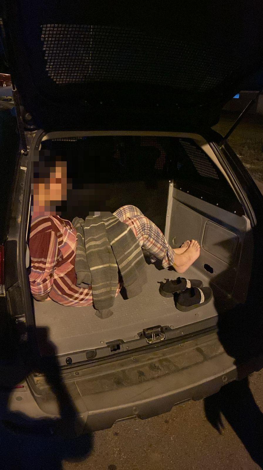 Câmeras flagram babá agredindo bebê de 6 meses em Guaíba; suspeita é presa em flagrante