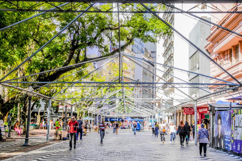 Começa na Praça da Alfândega a montagem da 71ª Feira do Livro de Porto Alegre