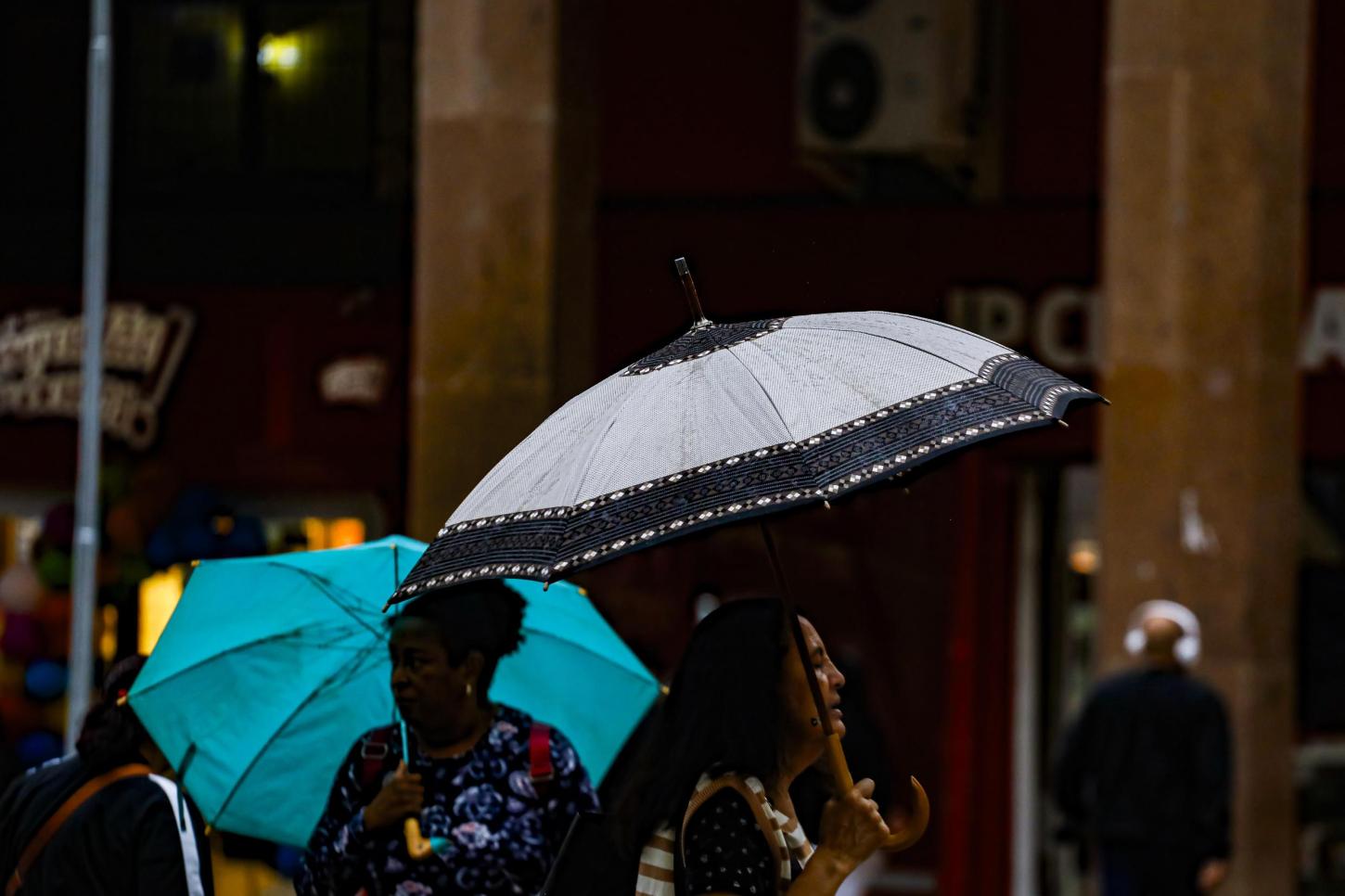 Frente fria avança pelo RS e provoca chuva em todas as regiões nesta segunda-feira