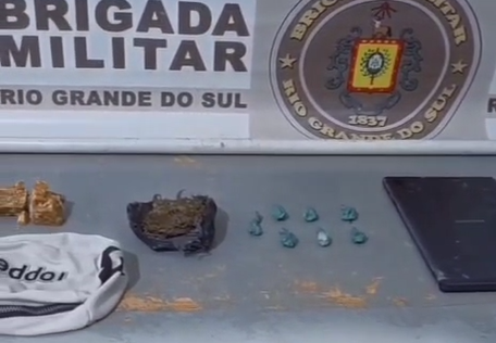 Indivíduo em atitude suspeita é preso pela Brigada Militar com crack, maconha e cocaína em Butiá