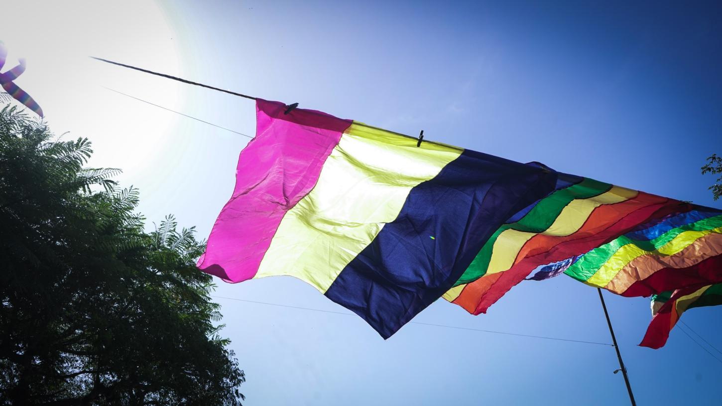 Justiça determina pagamento de R$ 10 mil a homem trans após ser impedido de usar banheiro masculino em Porto Alegre