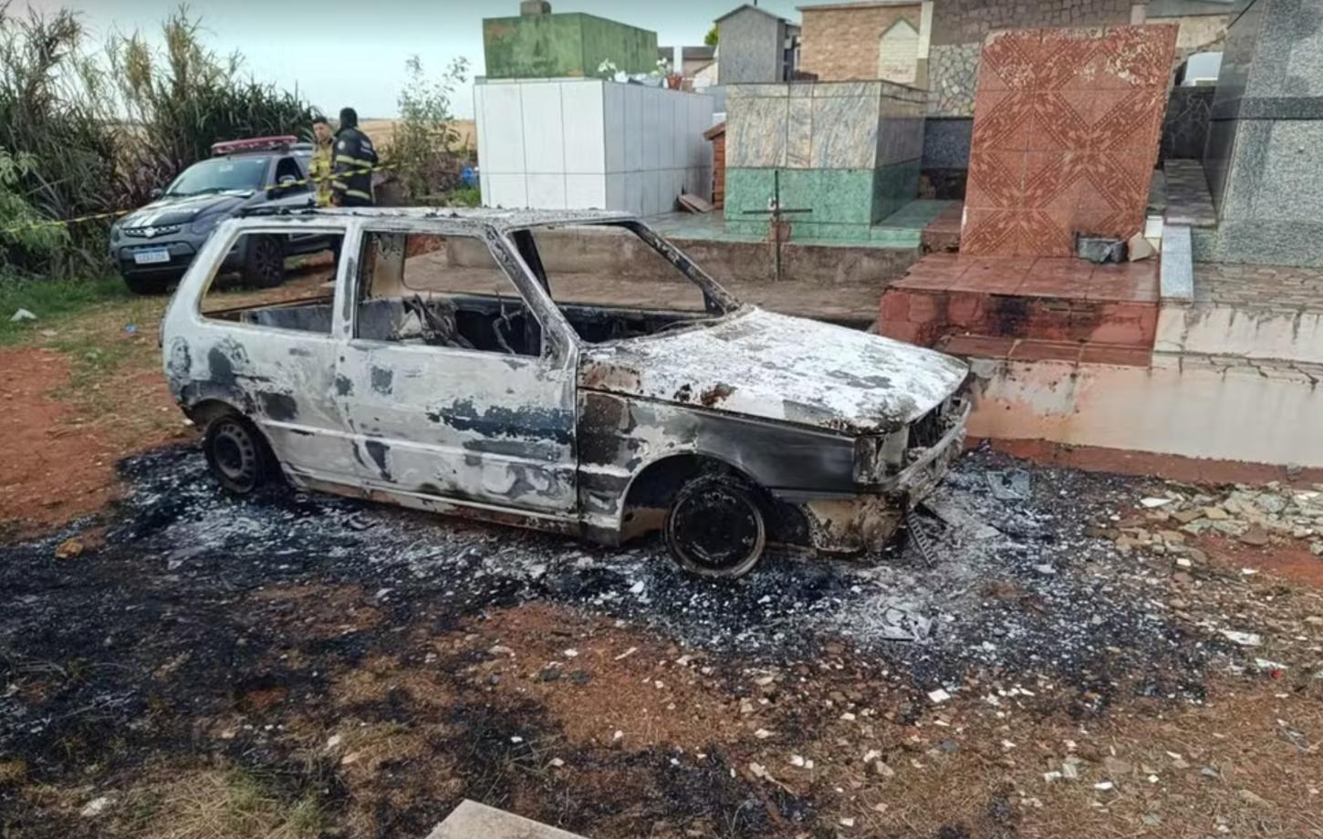 Corpo de servidora é encontrado carbonizado em veículo dentro de cemitério em Palmeira das Missões