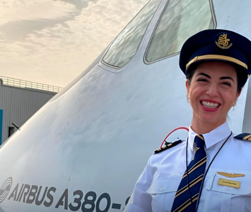 Karina Buchalla Lutkus se torna a primeira mulher brasileira a comandar o Airbus A380, o maior avião comercial do mundo
