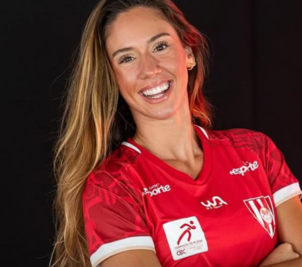 Melhoras, Júlia: Oposta do Tijuca Tênis Clube, Júlia Azevedo, é baleada nas costas durante tentativa de assalto