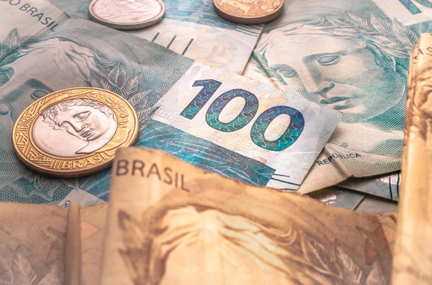 Nova projeção do governo indica salário mínimo de R$ 1.627 para 2026