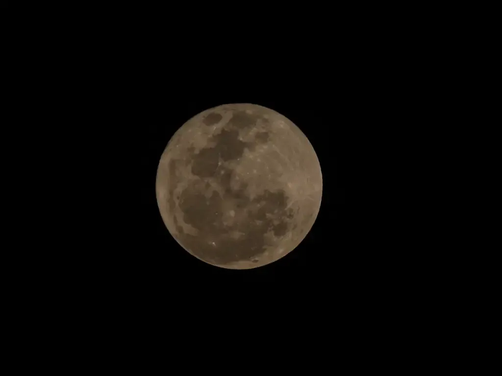 Segunda superlua do ano poderá ser observada na quarta-feira em todo o Brasil