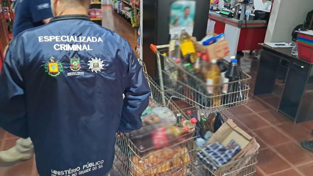 Fiscalização retira cerca de 900 kg de produtos irregulares de supermercados na região noroeste do RS