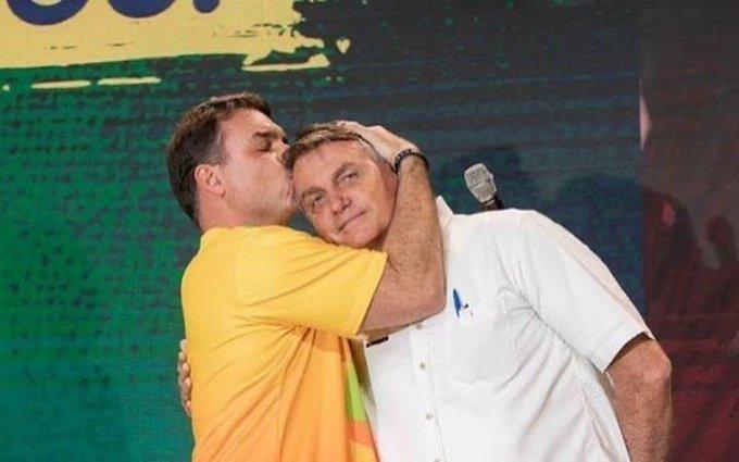 Flávio Bolsonaro afirma que Jair Bolsonaro o indicou para a corrida presidencial de 2026