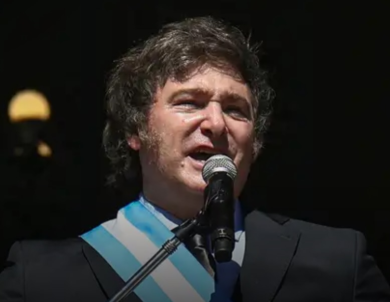 Javier Milei suspende uso de carros e motoristas oficiais em toda a administração pública da Argentina