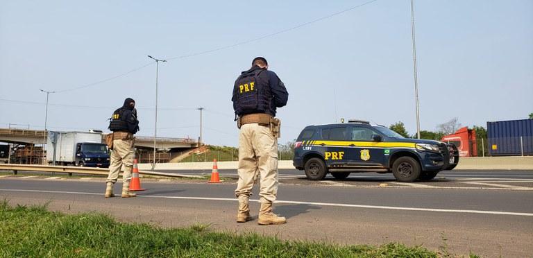 Mortes de ocupantes sem cinto crescem nas rodovias federais do RS, apesar da queda nas autuações