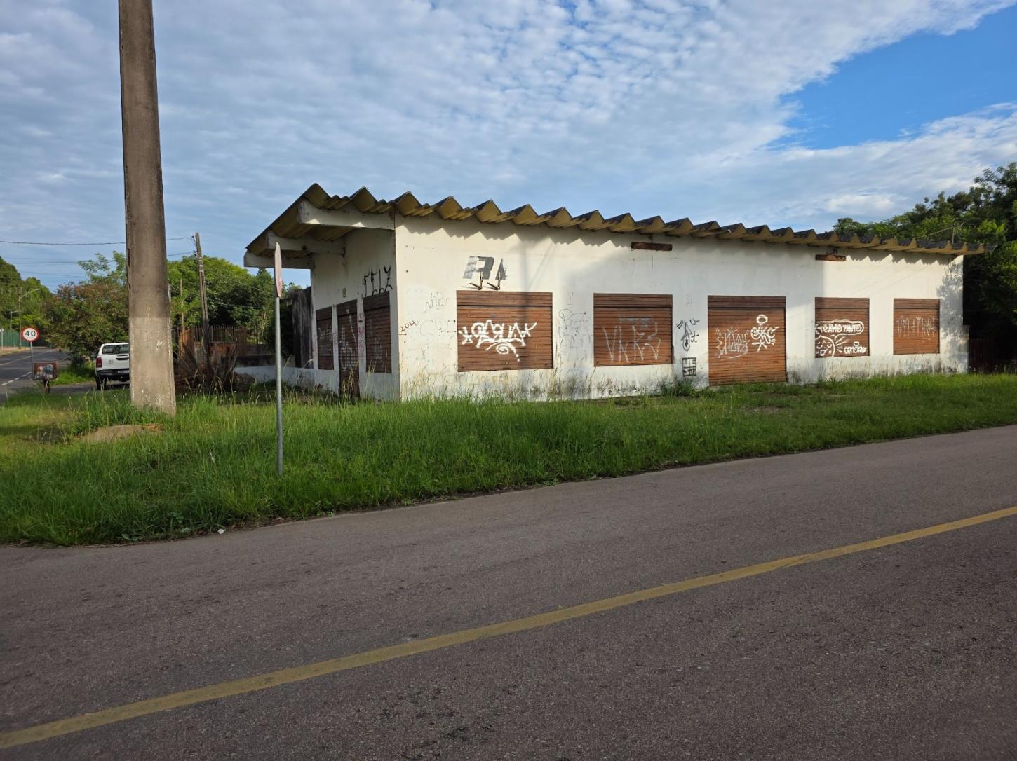 Nova lei em Guaíba fixa multa de R$ 1,7 mil para pichação em imóveis e espaços públicos