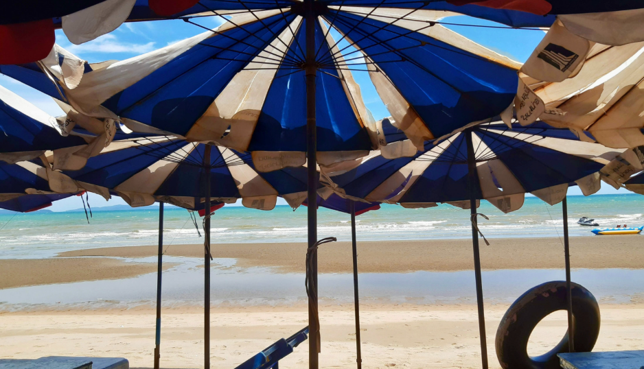 Novo decreto em Santos proíbe consumo obrigatório para uso de equipamentos na areia