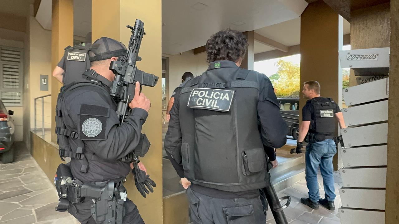 Operação apreende equipamento de internet em cela e resulta em 16 prisões no RS