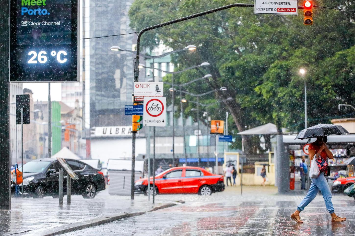 Terça começa com alerta meteorológico e chance de chuva na Região Metropolitana