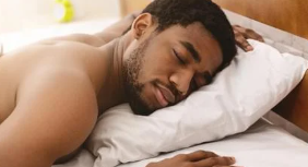 Dormir sem roupa: o hábito simples que melhora o sono e retarda o envelhecimento