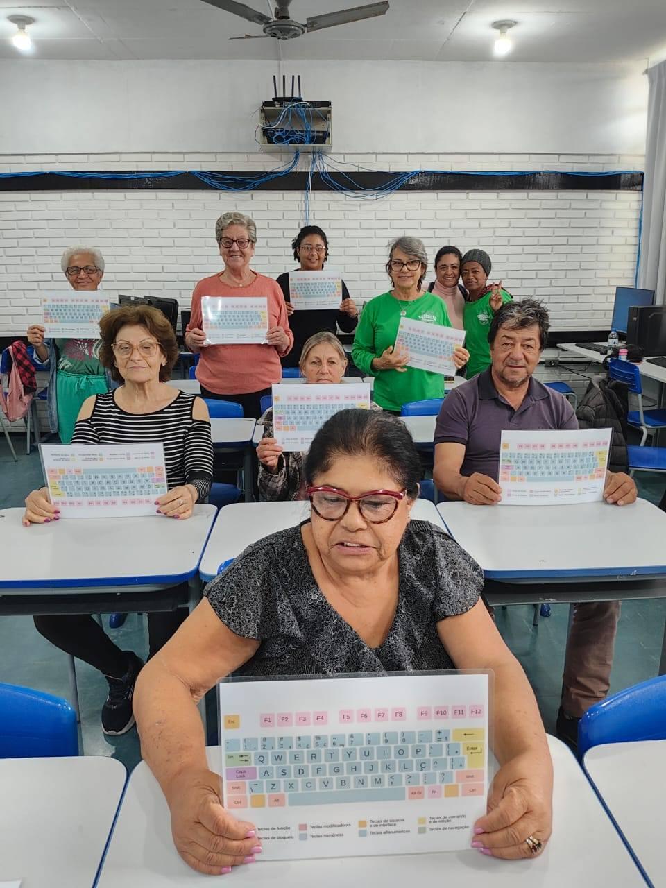 Escola Solon Tavares abre inscrições para cursos gratuitos de informática voltados a pessoas com 60 anos ou mais