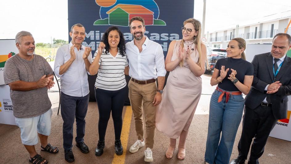 Estado amplia acesso à casa própria e entrega 30 chaves em Eldorado do Sul