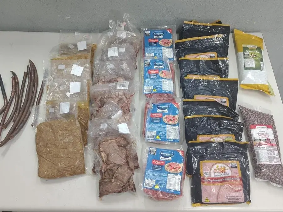 Homem é preso após furtar 25 pacotes de carnes e pistache de pizzaria em Porto Alegre