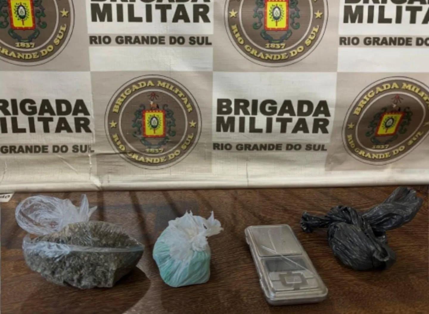 Brigada Militar apreende drogas e balança durante patrulhamento em Charqueadas