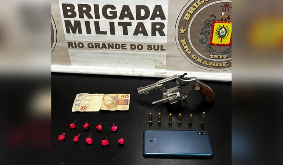 Brigada Militar prende homem armado e apreende adolescente com drogas em Butiá