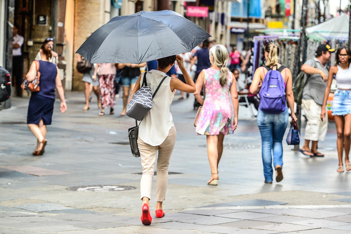 Calor segue perto de 40ºC no RS, mas frente fria pode trazer chuva e temporais nesta sexta
