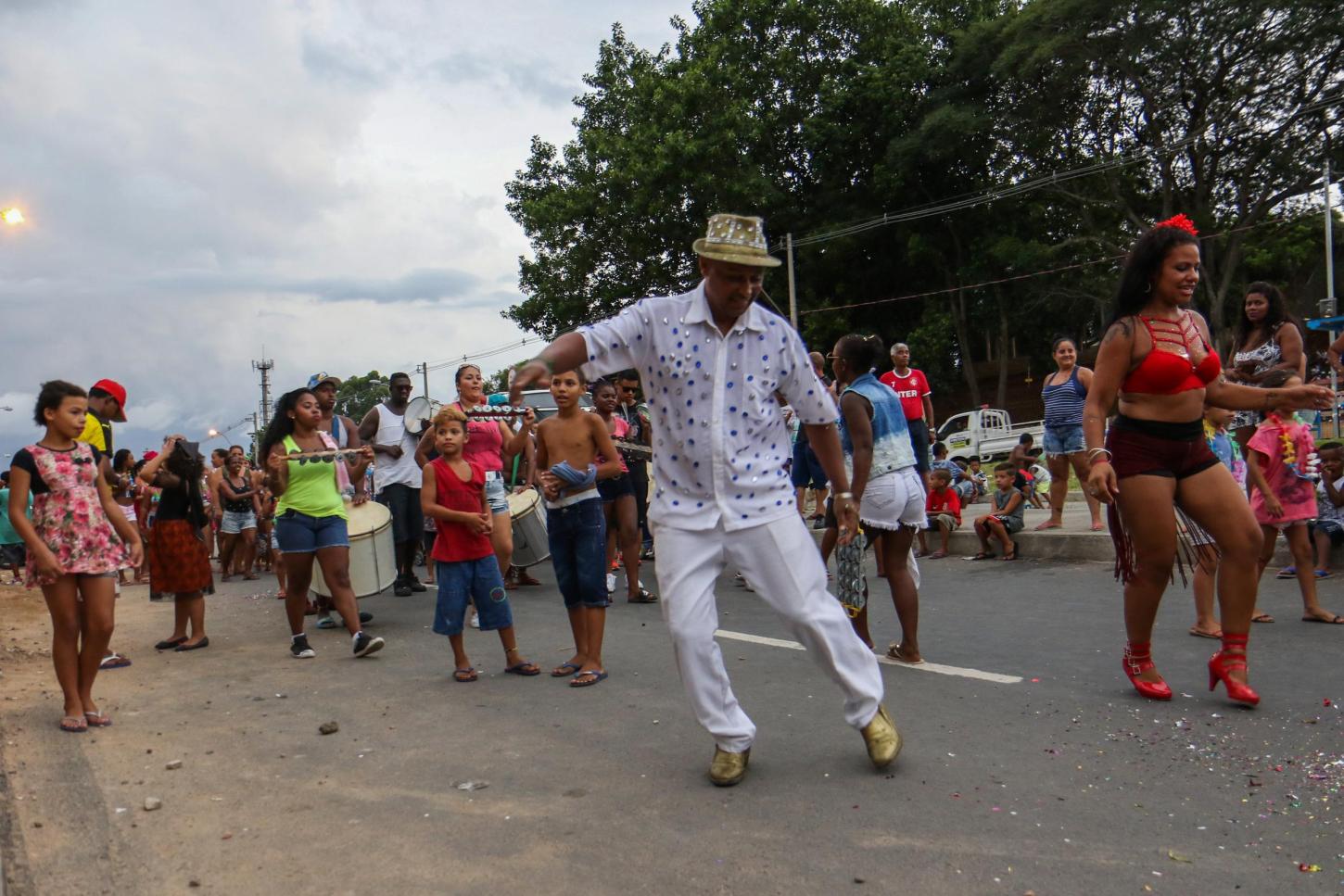 Carnaval no RS terá céu encoberto e previsão de pancadas de chuva no fim de semana
