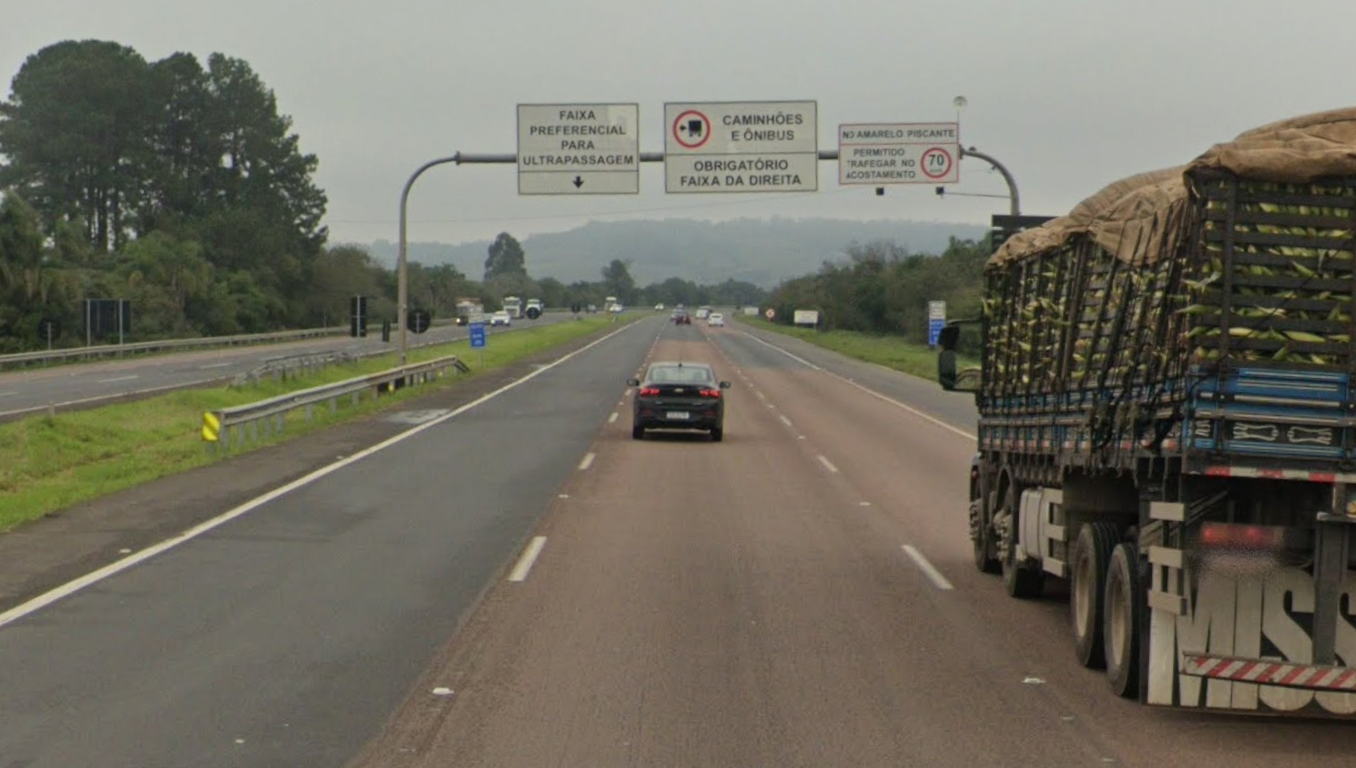 Concessionária encerra uso do acostamento da freeway como faixa extra em congestionamentos