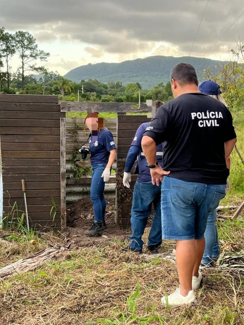 Corpo é encontrado enterrado em imóvel rural de Osório e duas pessoas são presas