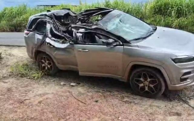 Criança de 1 ano morre após queda de eucalipto sobre carro em rodovia de Minas Gerais