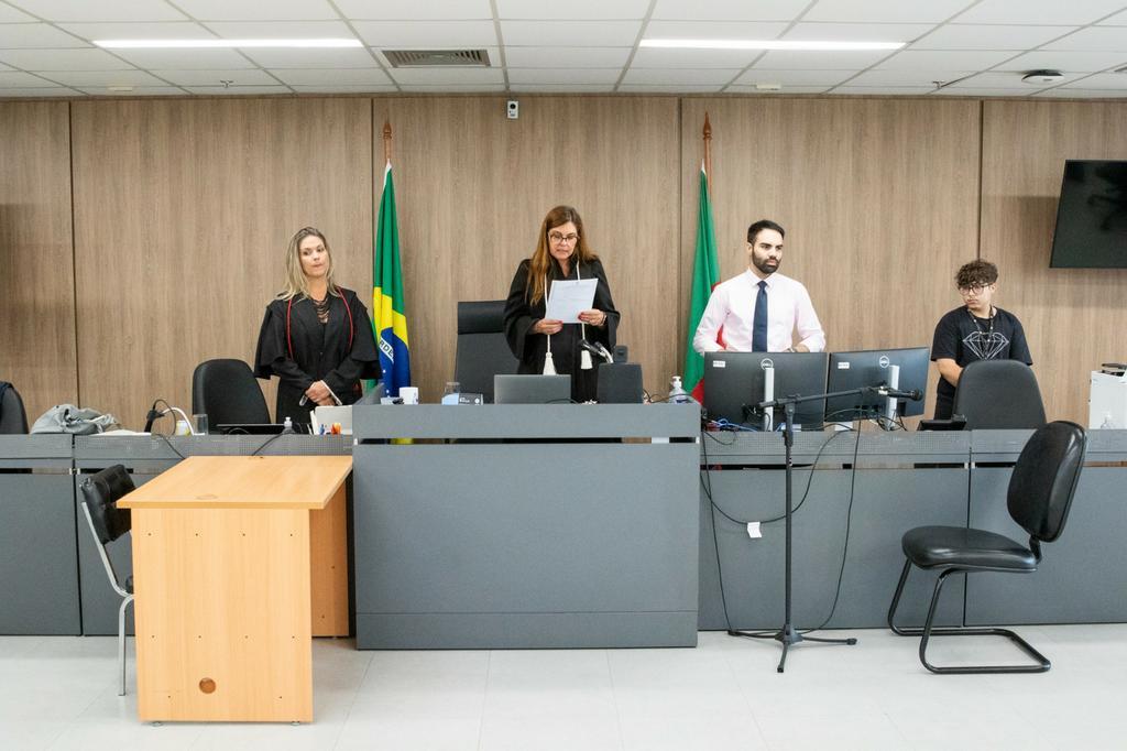 Homem é condenado a 24 anos por feminicídio em primeiro júri após mudança na legislação penal